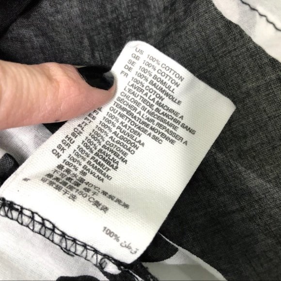 H&M Women’s Large Floral Print Cotton Blouse Top Flutter Sleeve Black White Sz 4 - Picture 8 of 9